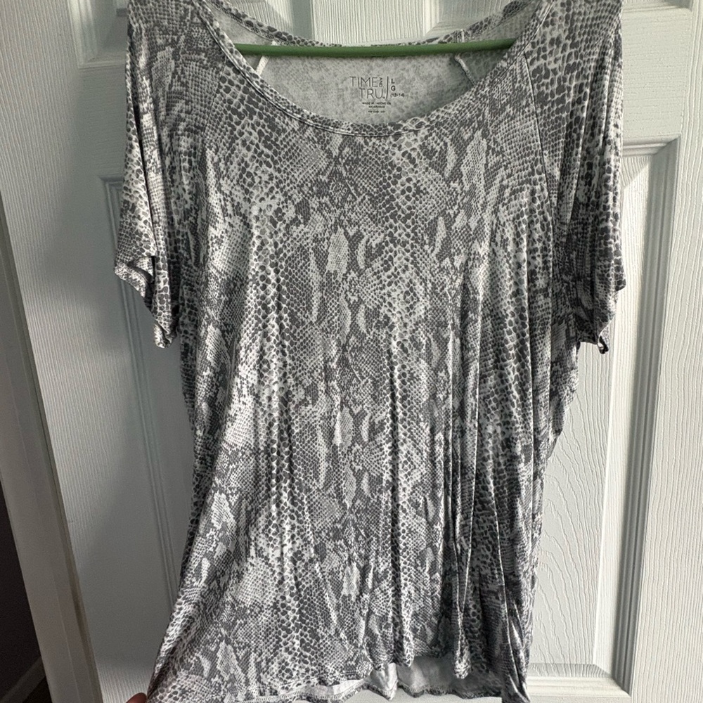 Time and Tru Women's Short Sleeve Snake Print Top